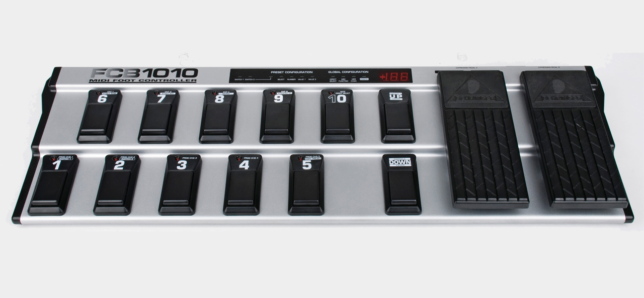 Behringer FCB1010 Ultraflexibler MIDI-Fußcontroller mit 2 Expression-Pedalen und MIDI-Merge-Funktion 